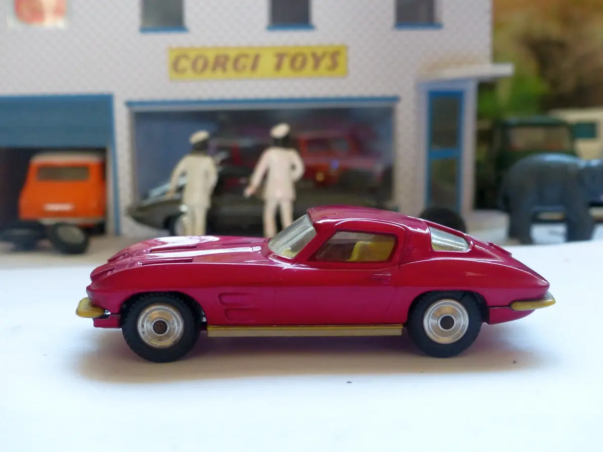 310 Chevrolet Corvette Sting Ray 1