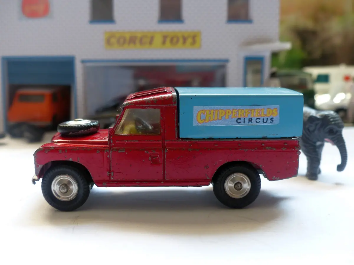438 Land Rover Chipperfields Circus With Tin Canopy 1