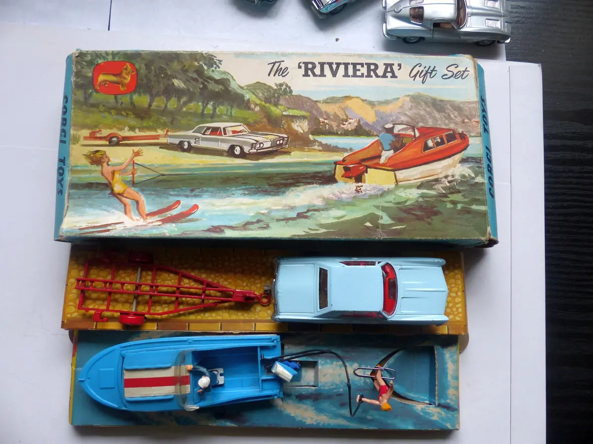 Gift Set 31 Buick Riviera And Dolphin Boat In Original Box 1