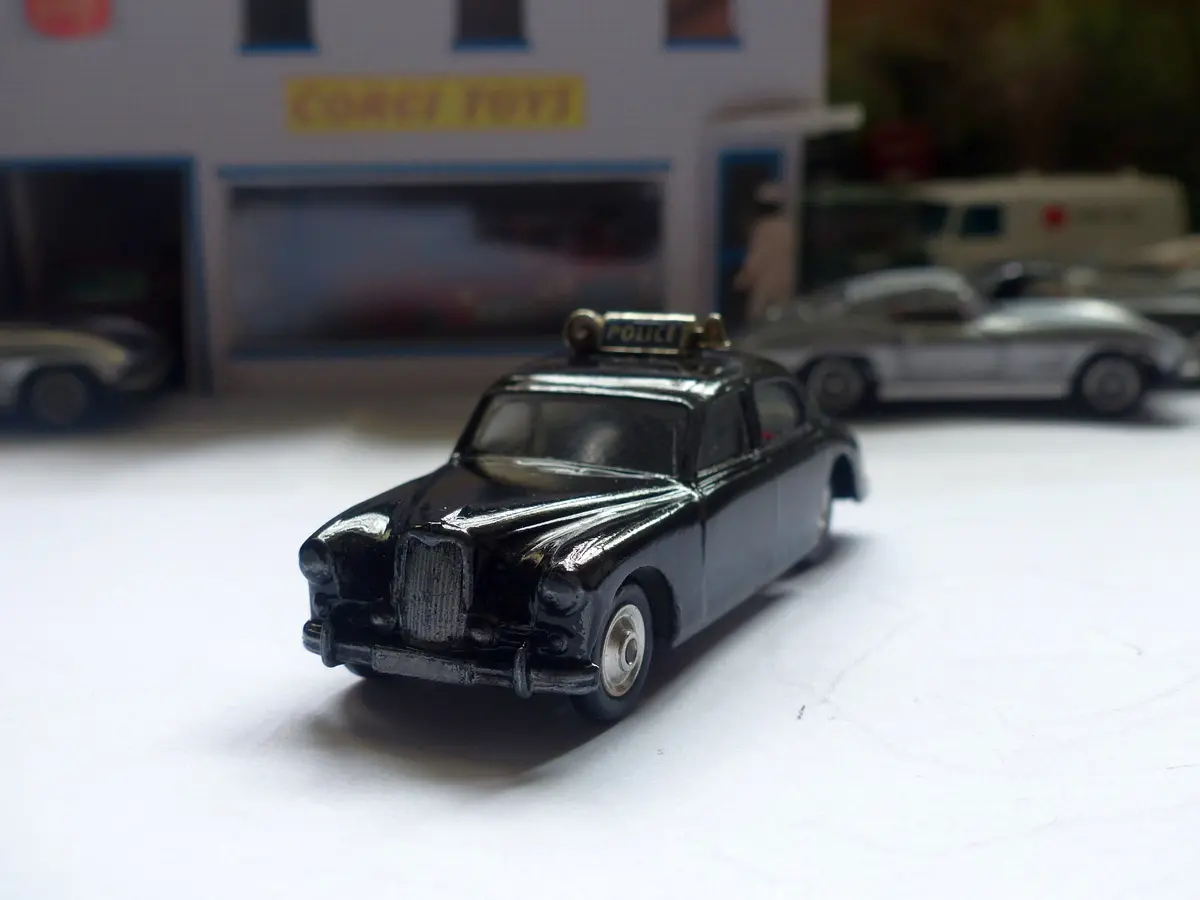 209 Riley Pathfinder Police Car With Shaped Wheels 2
