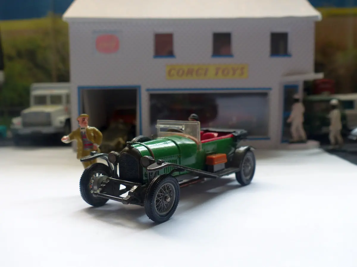 9004 The World Of Wooster Bentley 1927 3 Litre With Characters 2