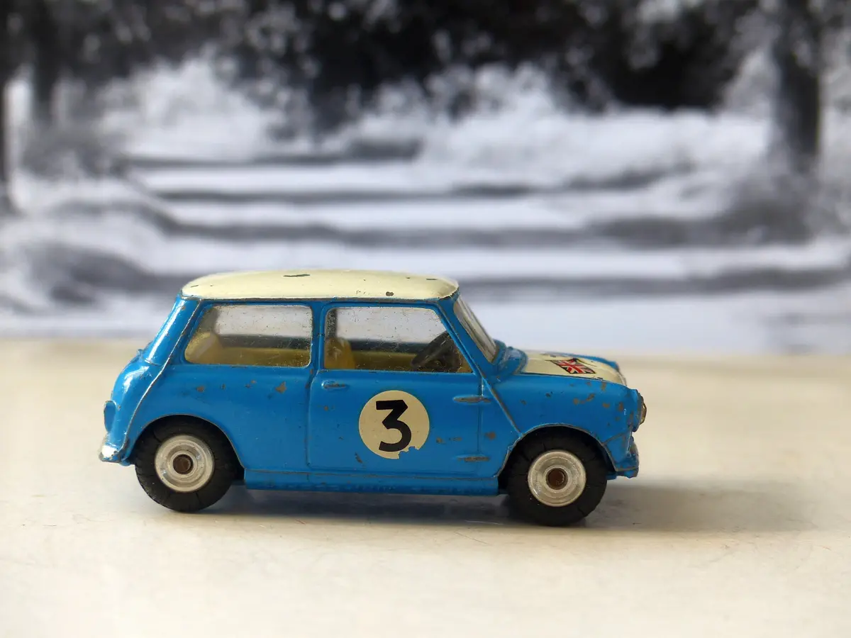 227 Morris Mini Cooper Blue / White, Lemon Interior (11) 1