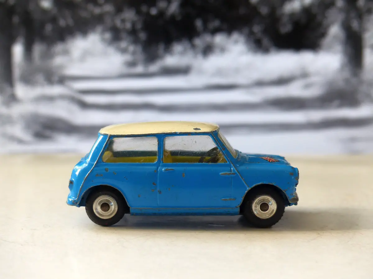 227 Morris Mini-Cooper In Blue, Lemon Interior (15) 1