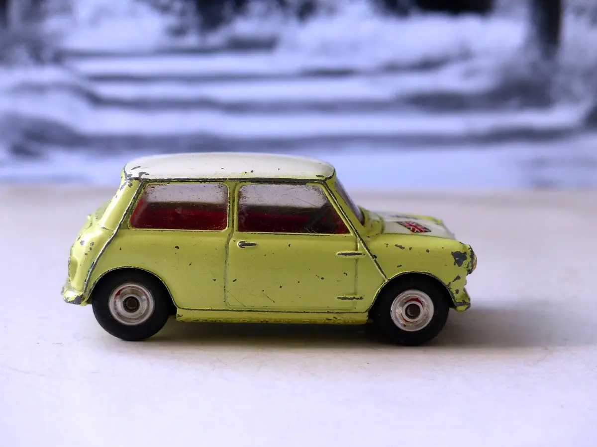 227 Morris Mini Cooper Bright Primrose (11) 1