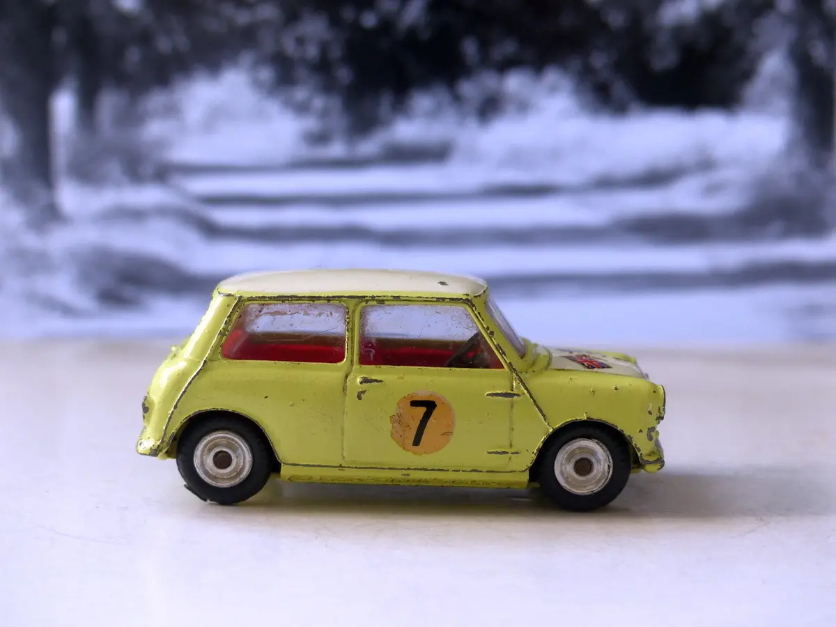 227 Morris Mini-Cooper In Primrose / White (10) 1