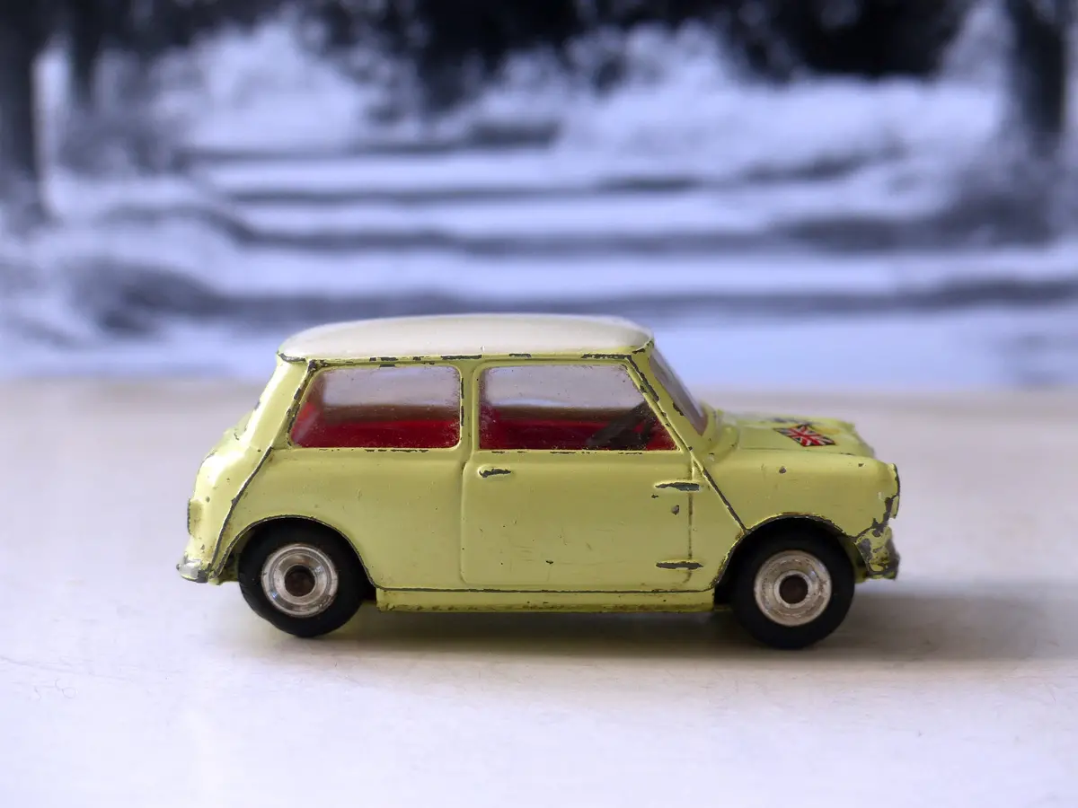 227 Morris Mini Cooper Primrose Late Edition (8) 1
