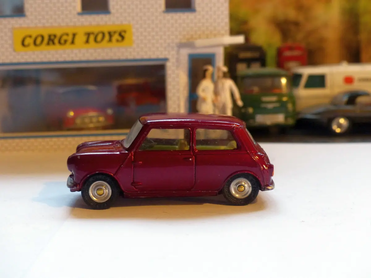 226 Morris Mini-Minor In Maroon *Rare With Shaped Wheels* 1