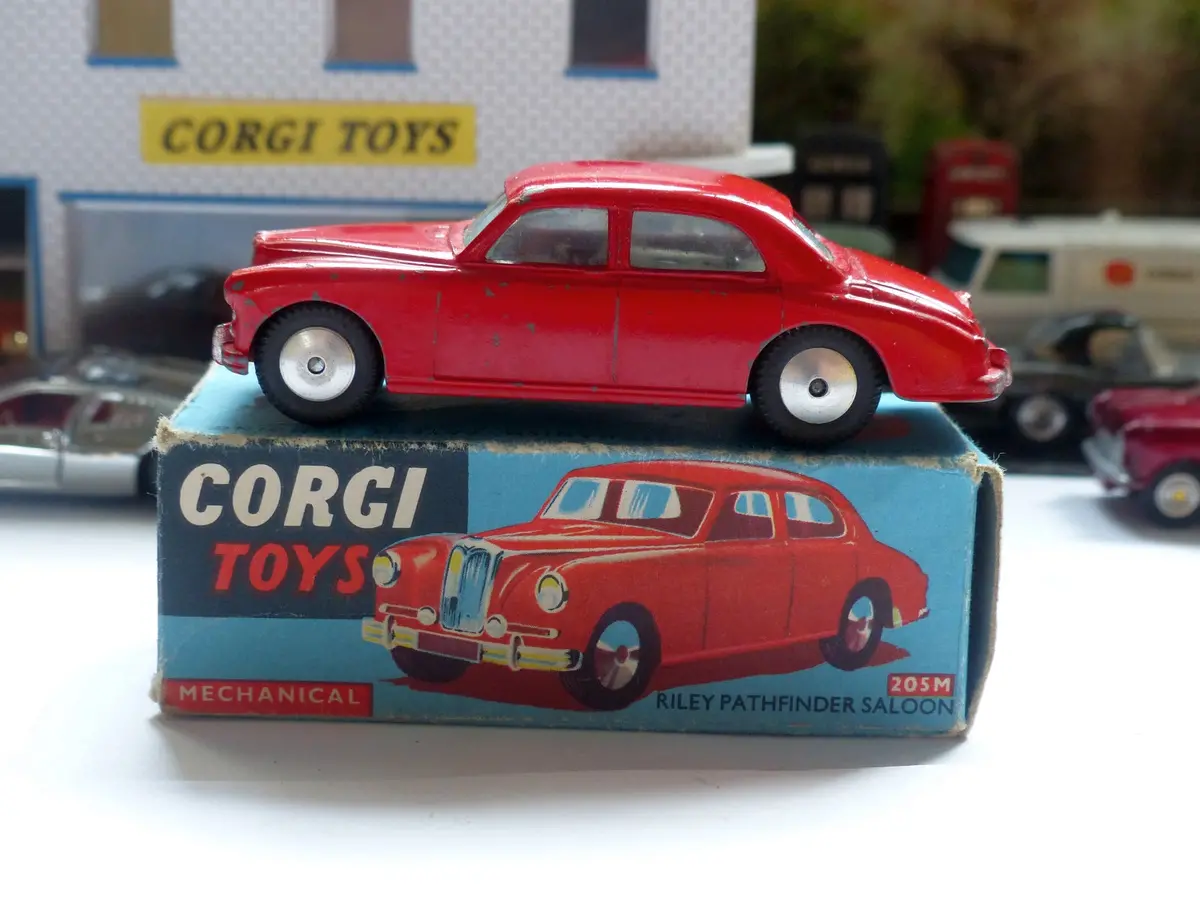 205M Riley Pathfinder *Red With Original Box* 1