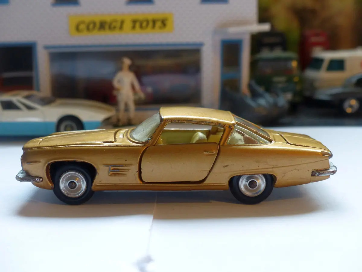241 Ghia L6.4 In Gold 1