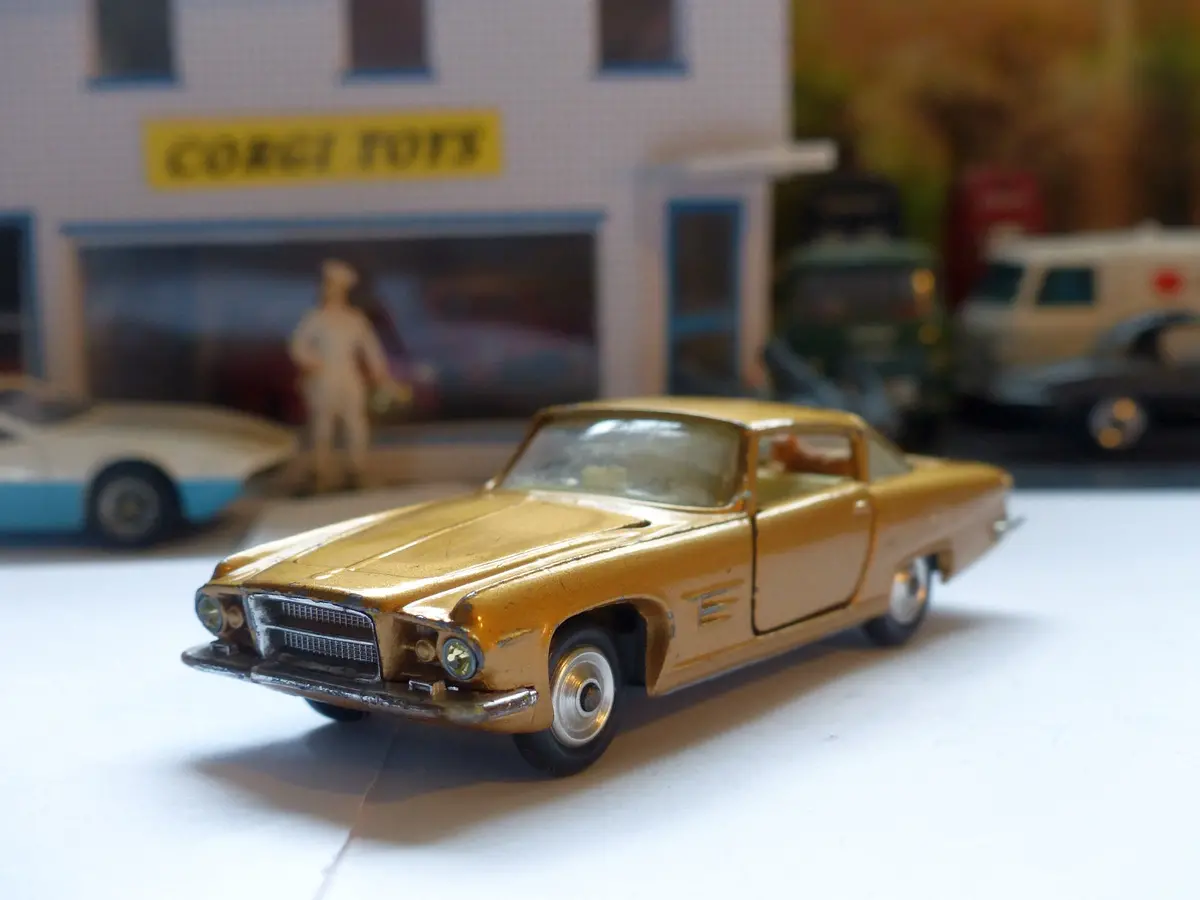 241 Ghia L6.4 In Gold 2