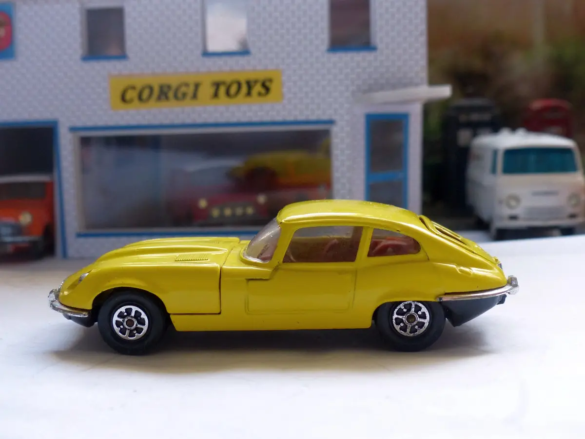 374 Jaguar E Type 5.3 Litre 1