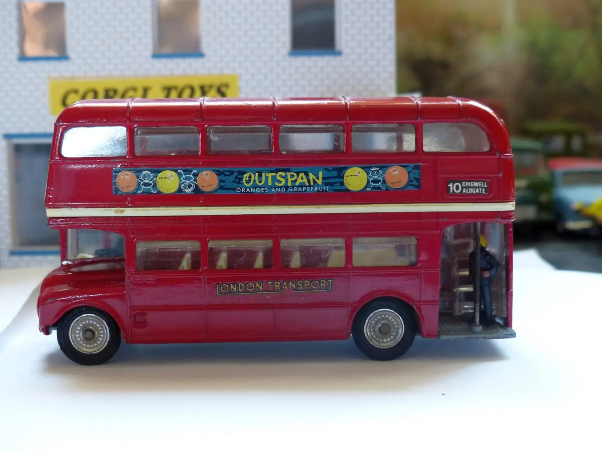 468 London Bus With Cast Wheels But No Jewels (1) 1