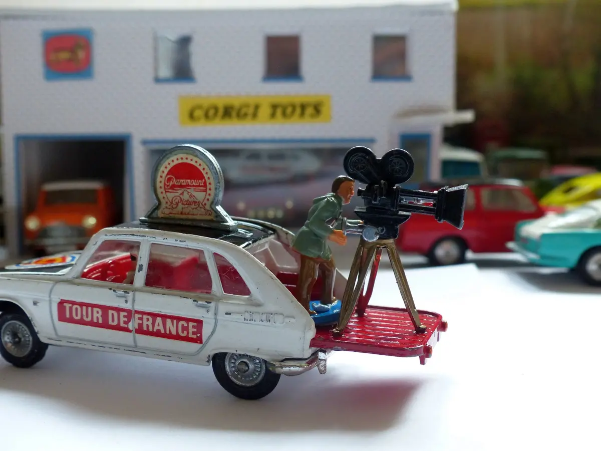 Gift Set 13 Renault 16 Tour De France *With Red Headboard* 1