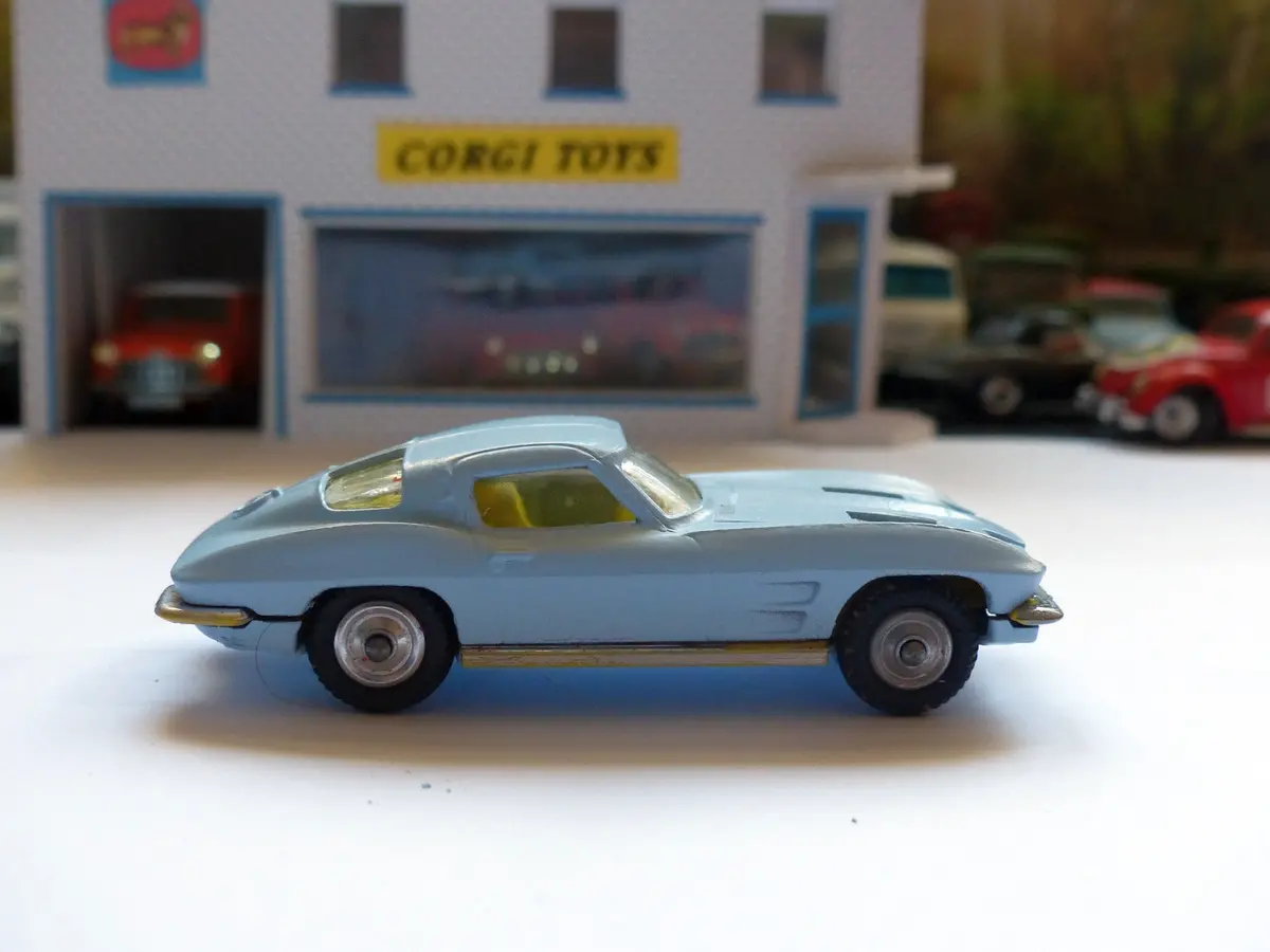 310 Chevrolet Corvette Sting Ray (Repainted Pale Blue) 1