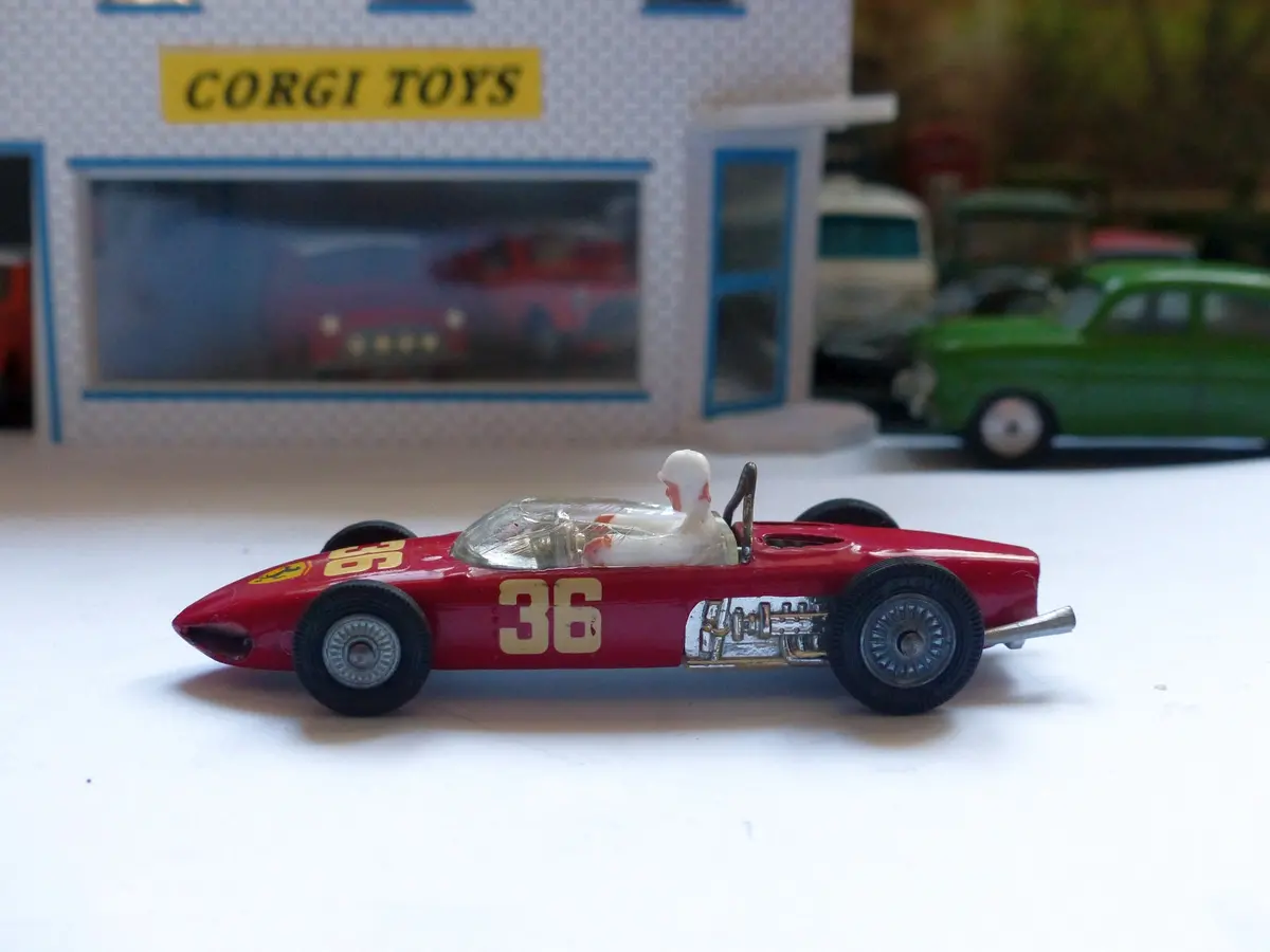 Gift Set 17 Land Rover With Ferrari On Trailer 1