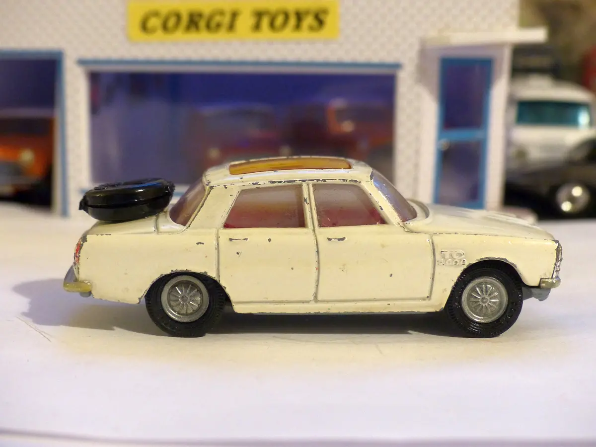 275 Rover 2000Tc In White 1