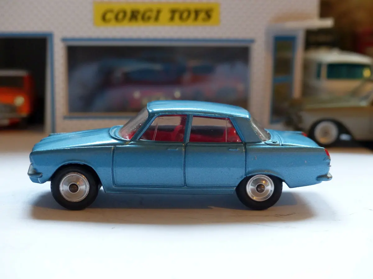 252 Rover 2000 With Original Box 1