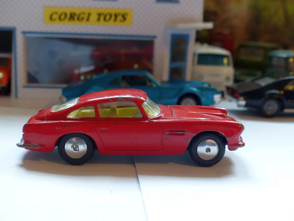 218 Aston Martin Db4 Red 1