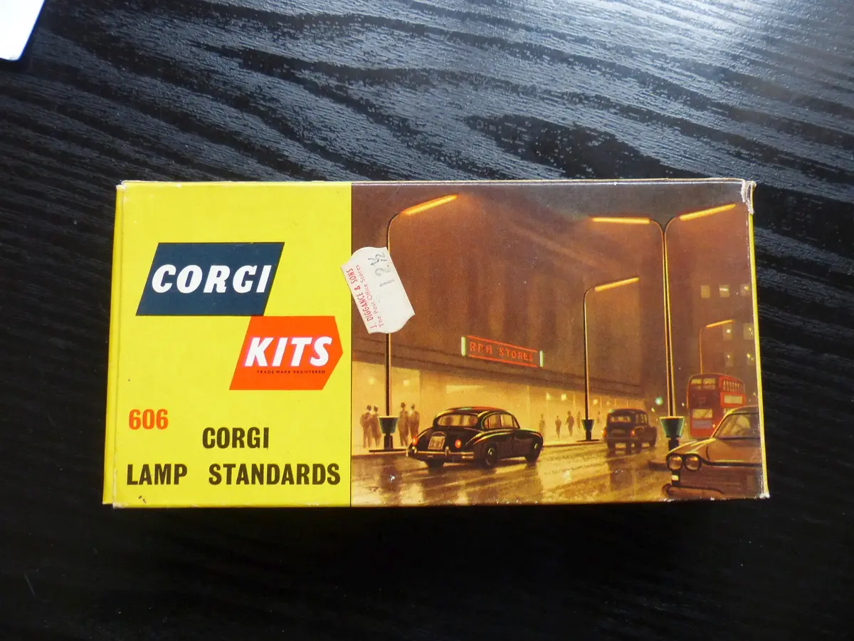 606 Corgi Kits Lamp Standards *In Original Box* 1