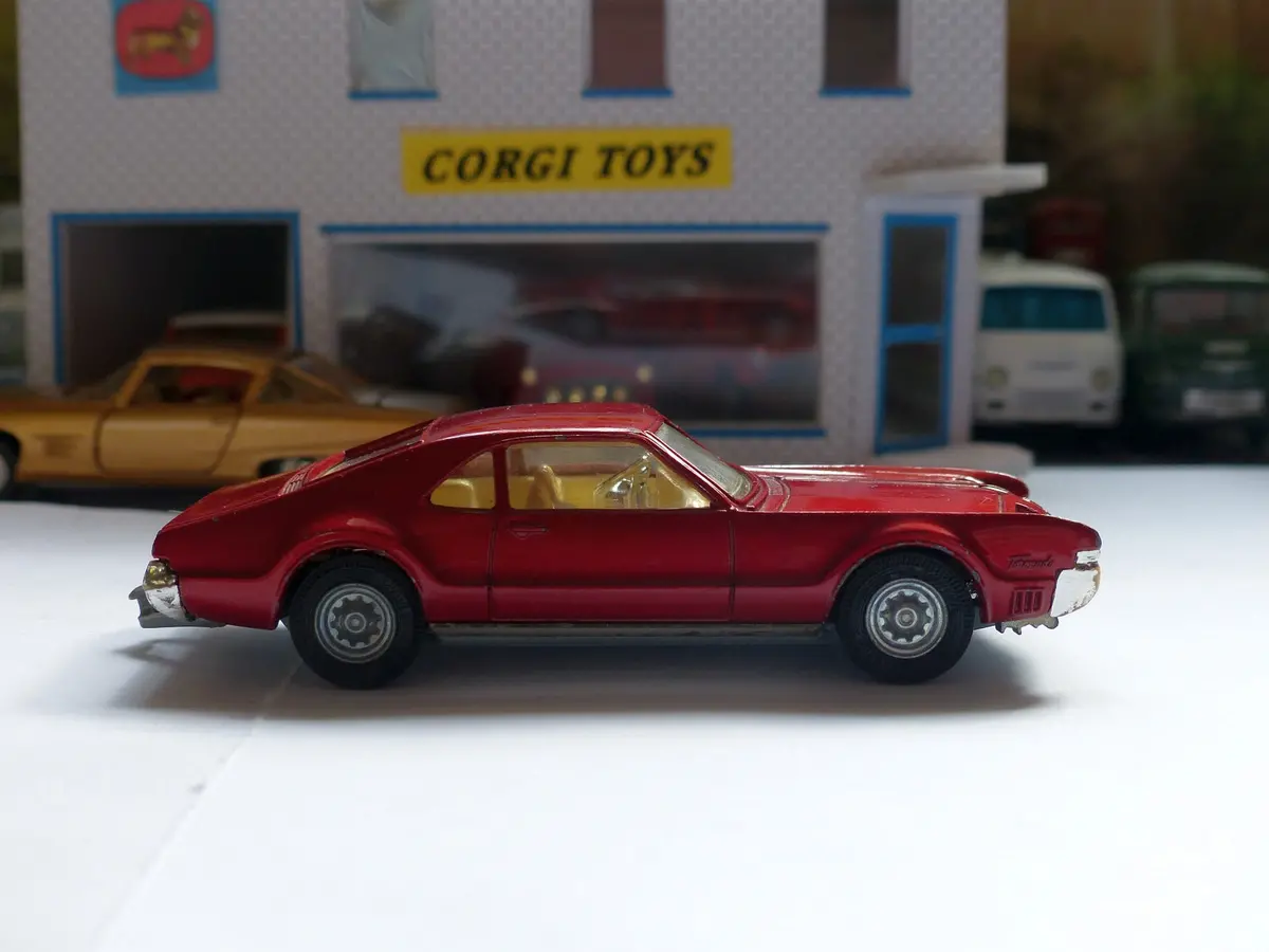 276 Oldsmobile Toronado In Metallic Red 1
