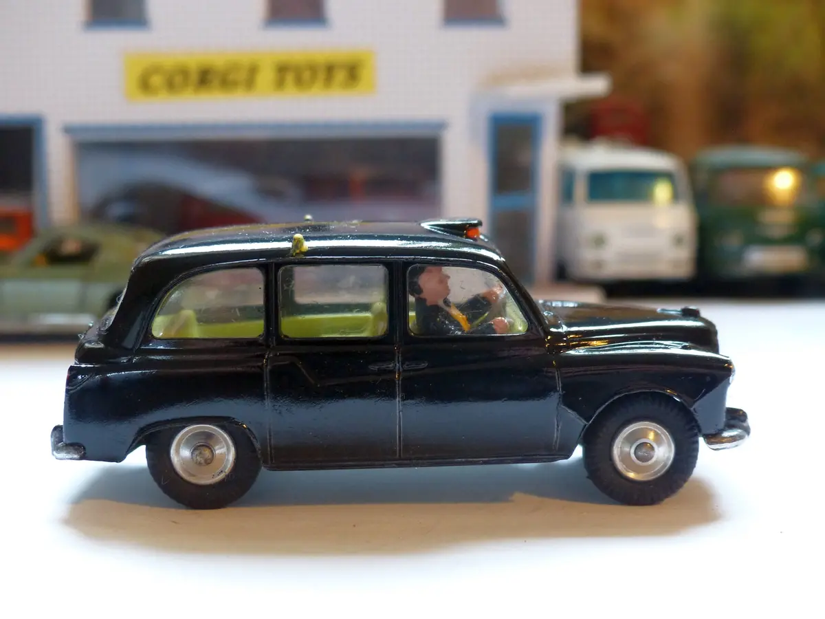 418 Austin London Taxi With Driver (Restored) 1