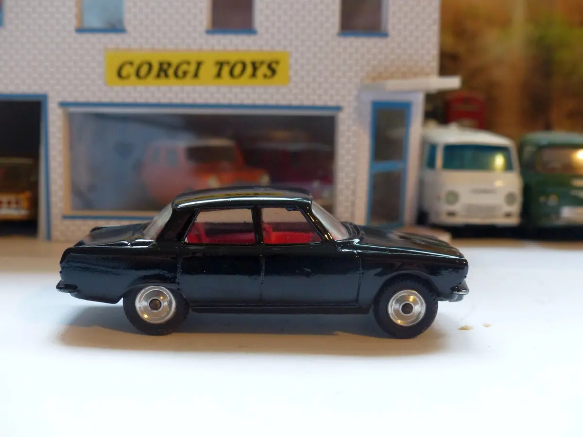 252 Rover 2000 Repainted In Black 1