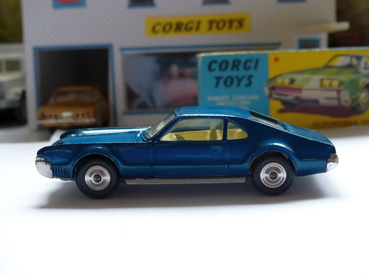 264 Oldsmobile Toronado With Shaped Wheels And Original Box 1