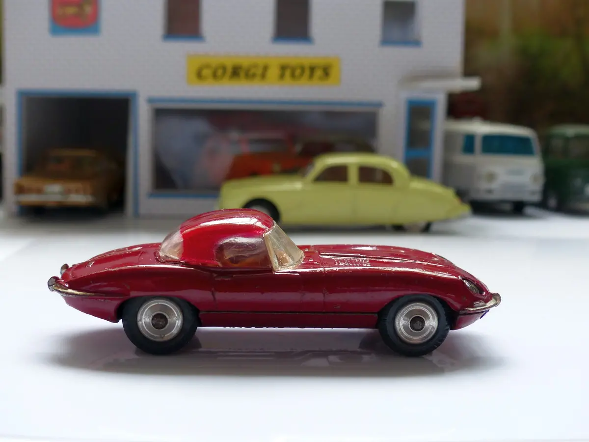 307 Jaguar E Type In Plum Red 1