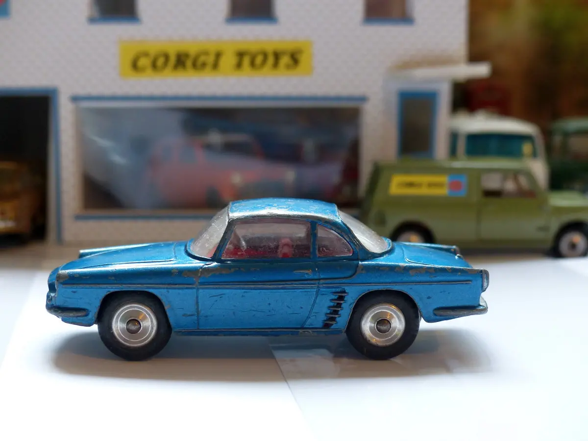 222 Renault Floride In Metallic Blue With Red Interior 1