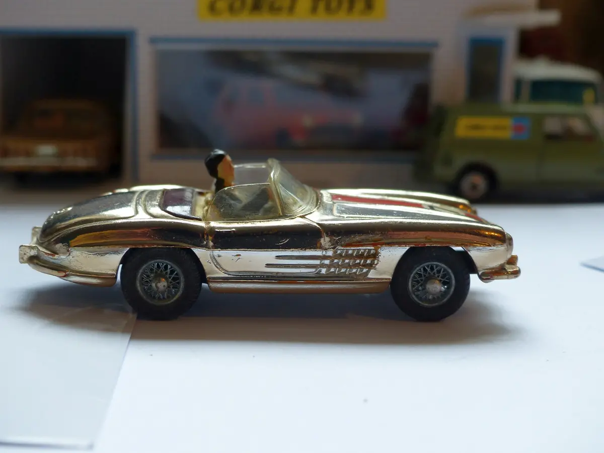 303S Mercedes-Benz 300Sl *Late Edition With Wire Wheels And Gold Finish* 1