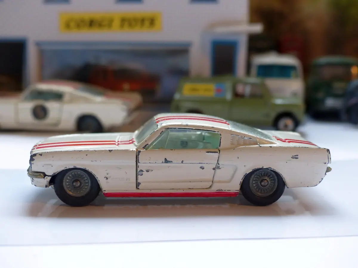 325 Ford Mustang Competition Model With Cast Wheels 1