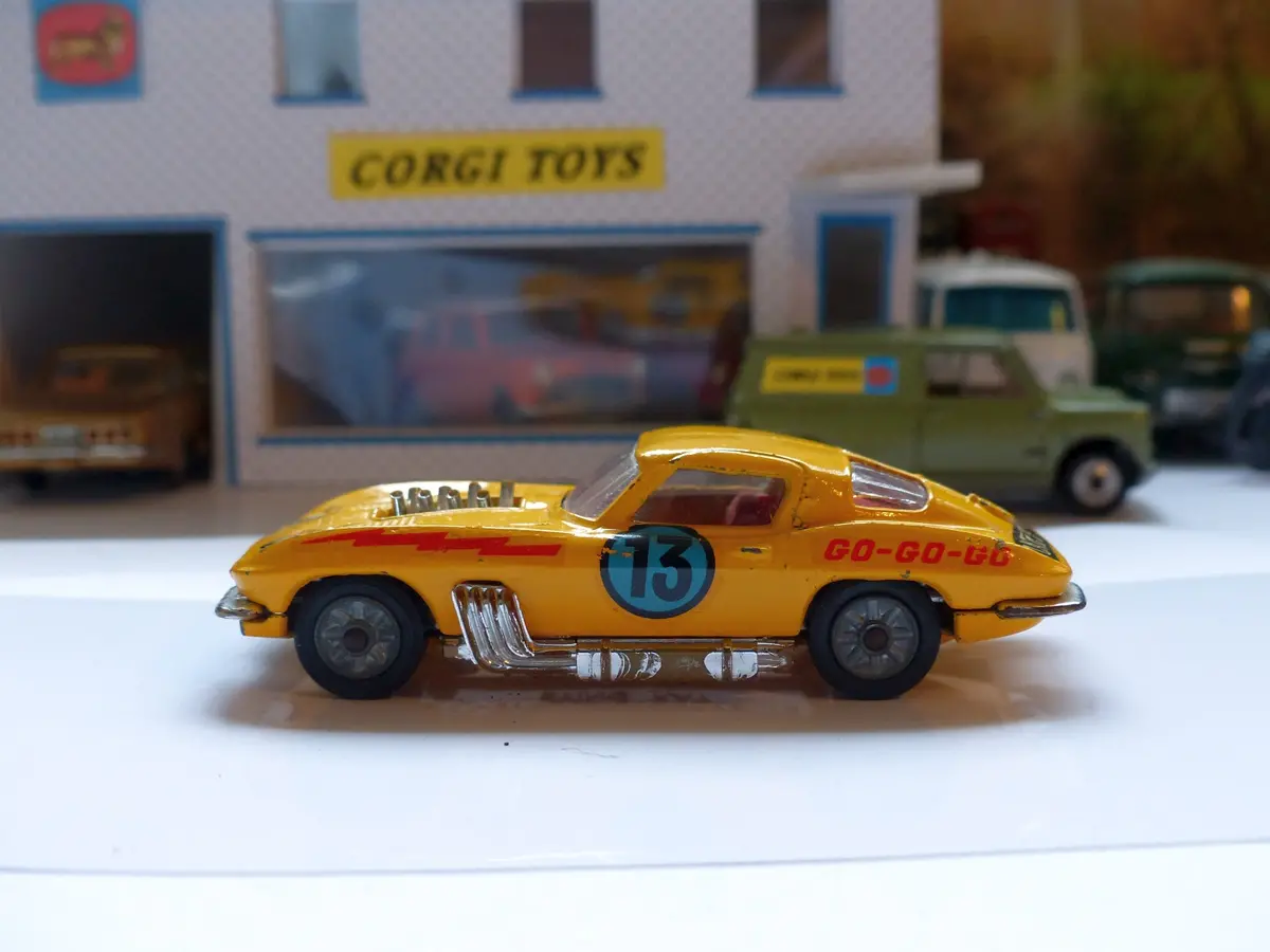 337 Chevrolet Sting Ray Custom Car (1) 1