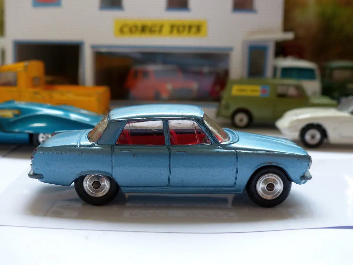 252 Rover 2000 In Steel-Blue 1