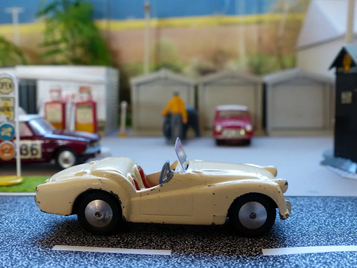 301 Triumph Tr2 In Cream 1