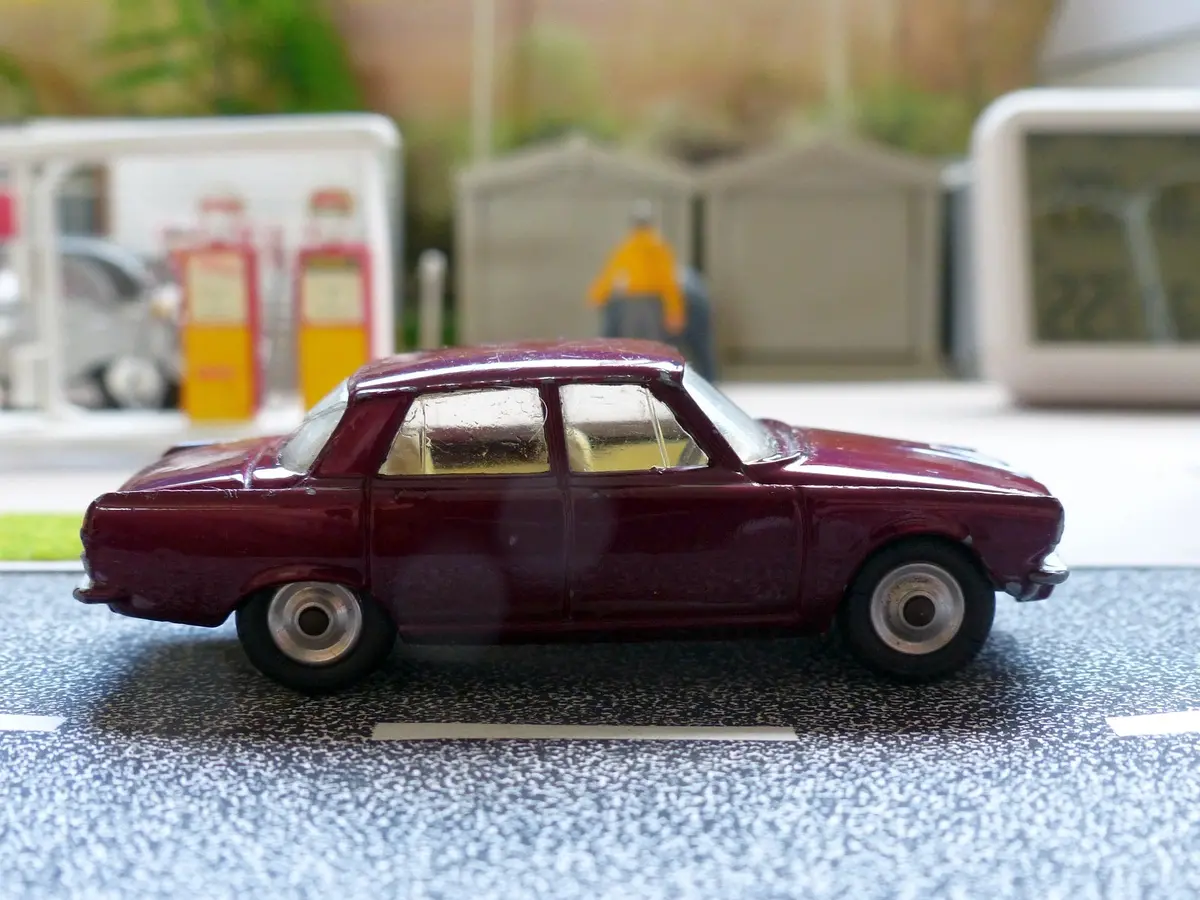 252 Rover 2000 In Maroon 1