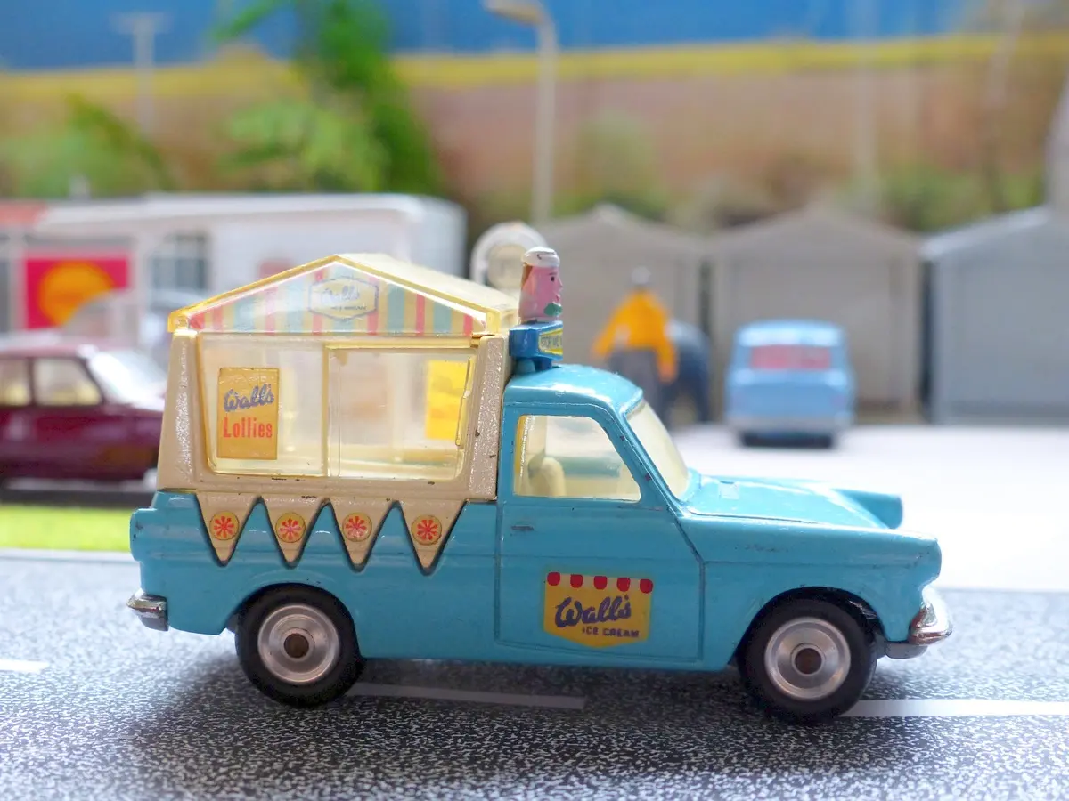 447 Wall's Ice Cream Van 1