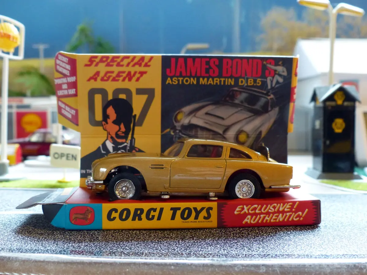 261 James Bond Aston Martin - 2021 Hornby Edition 1