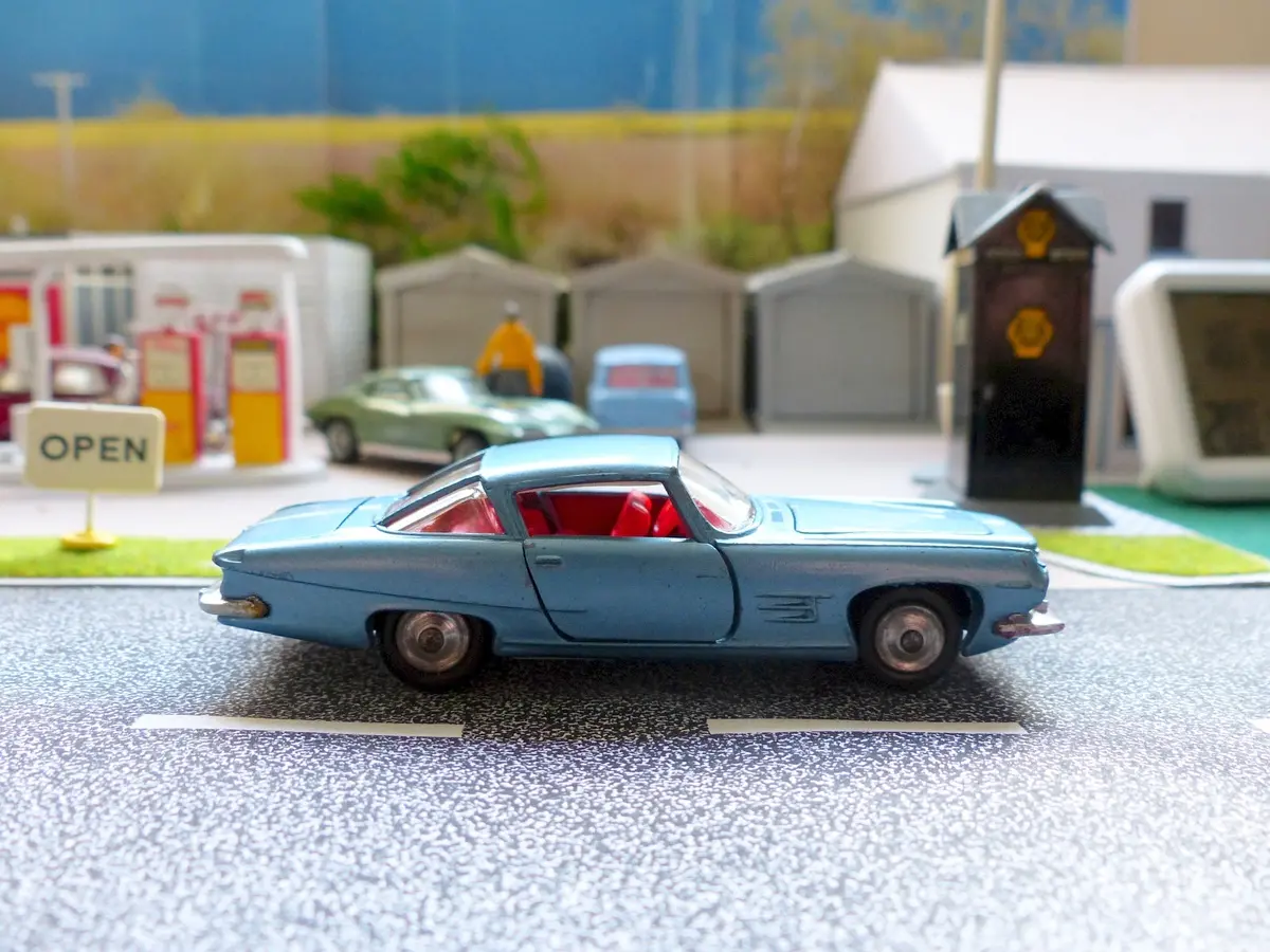 241 Ghia L6.4 Silver-Blue 1