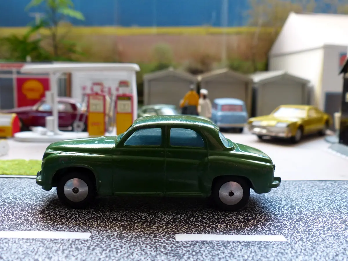 204M Rover 90 In Dark Green (1) 1