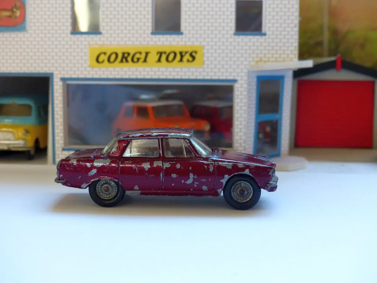 252 Rover 2000 In Maroon With Rare Cast Wheels (2) 1