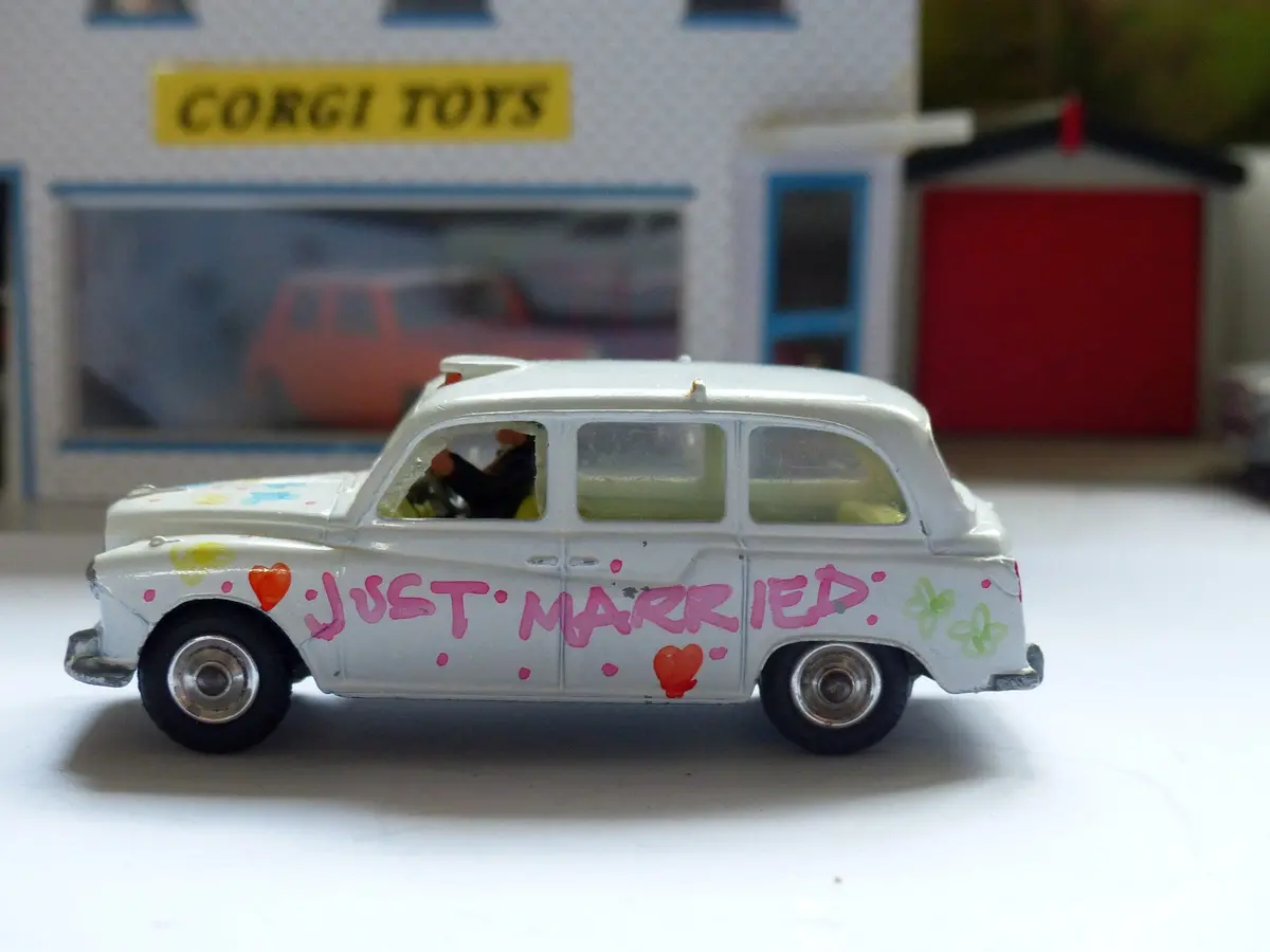 418 London 'Wedding' Taxi 1