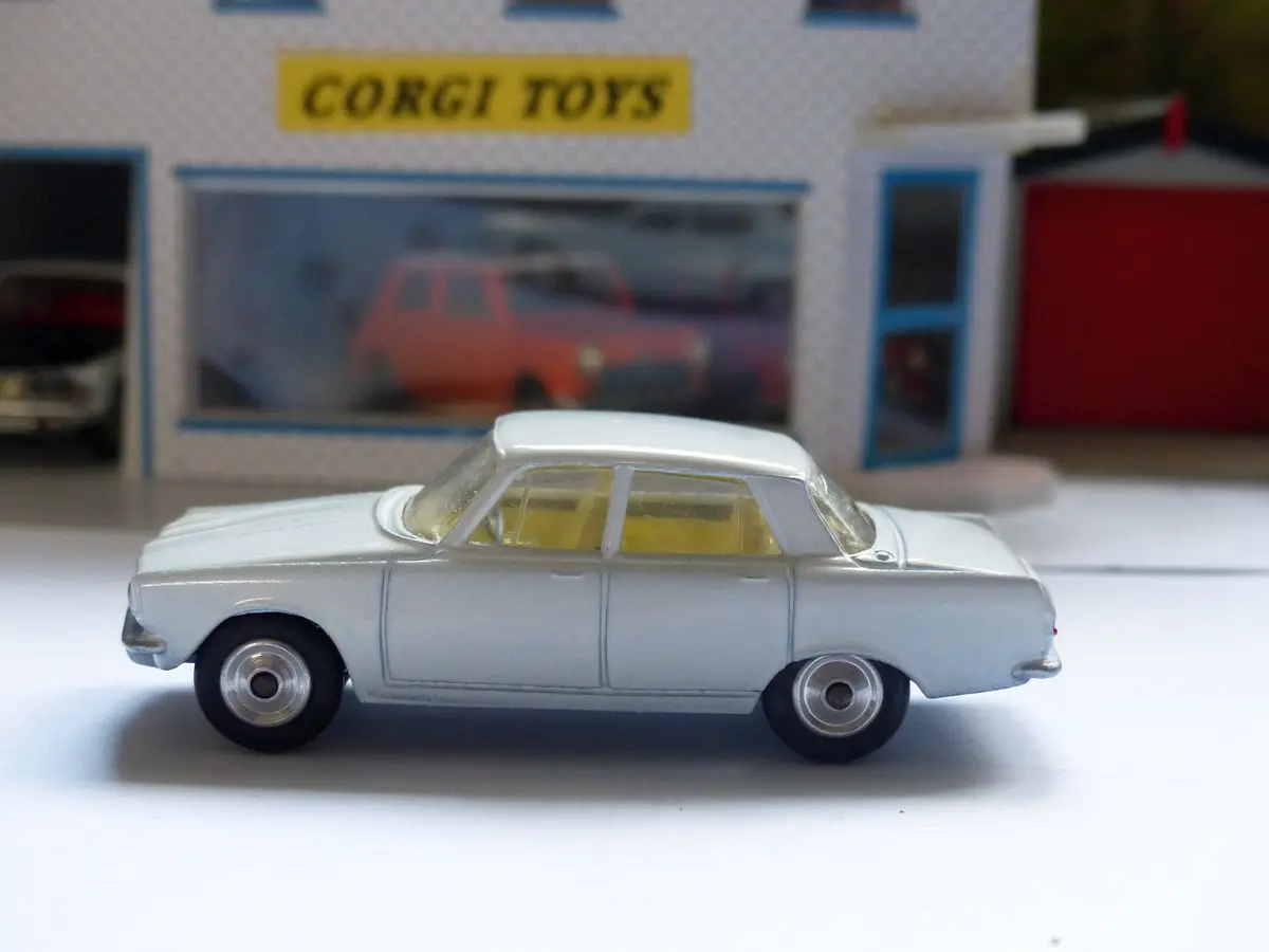 252 Rover 2000 In White With Lemon Interior 1