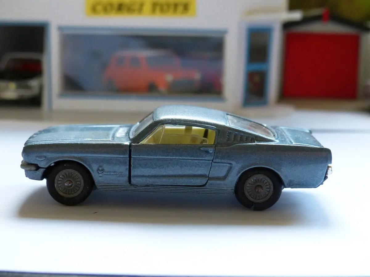 320 Ford Mustang In Silver-Blue 1