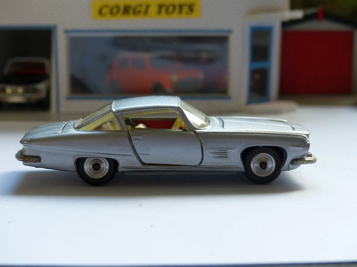 241 Ghia L6.4 In Silver 1