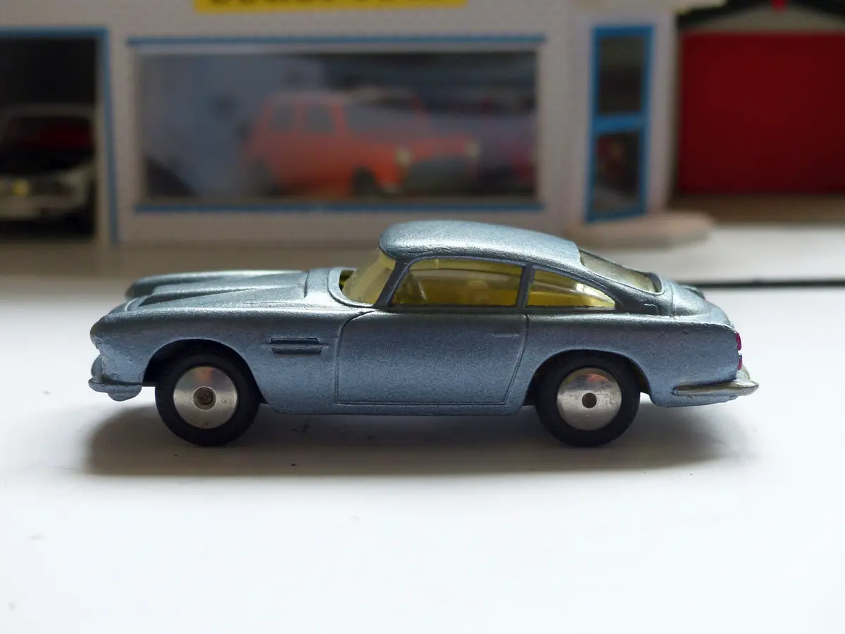 218 Aston Martin In Silver With Lemon Interior 1