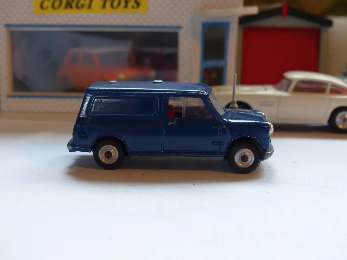 448 Austin Police Minivan (Restored) 1