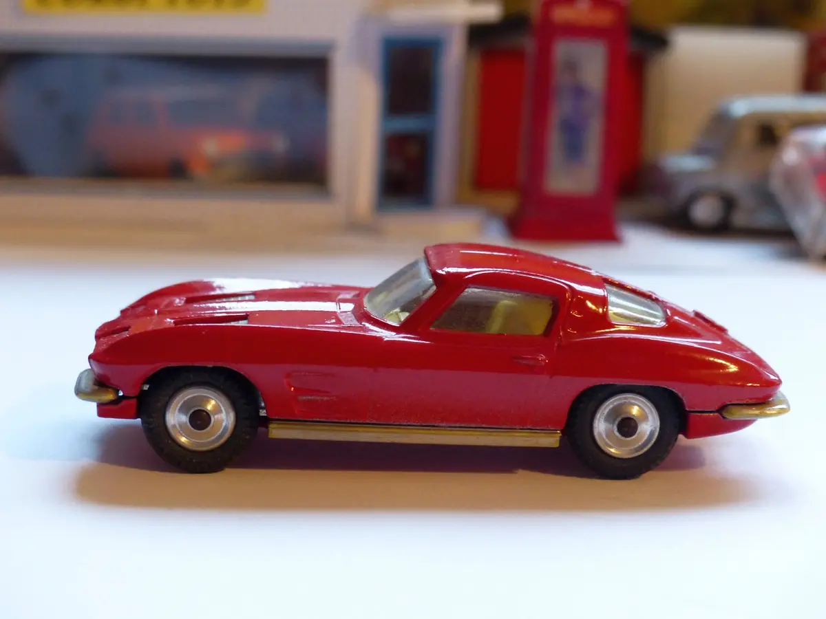 310 Chevrolet Corvette Sting Ray (Repainted) 1
