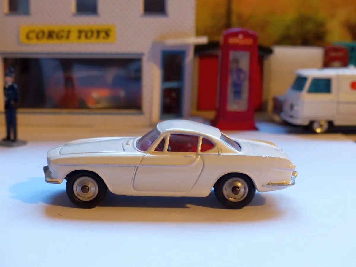 228 Volvo P1800 In White 1