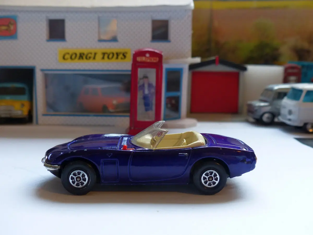 375 Toyota 2000Gt In Purple With Original Box 2