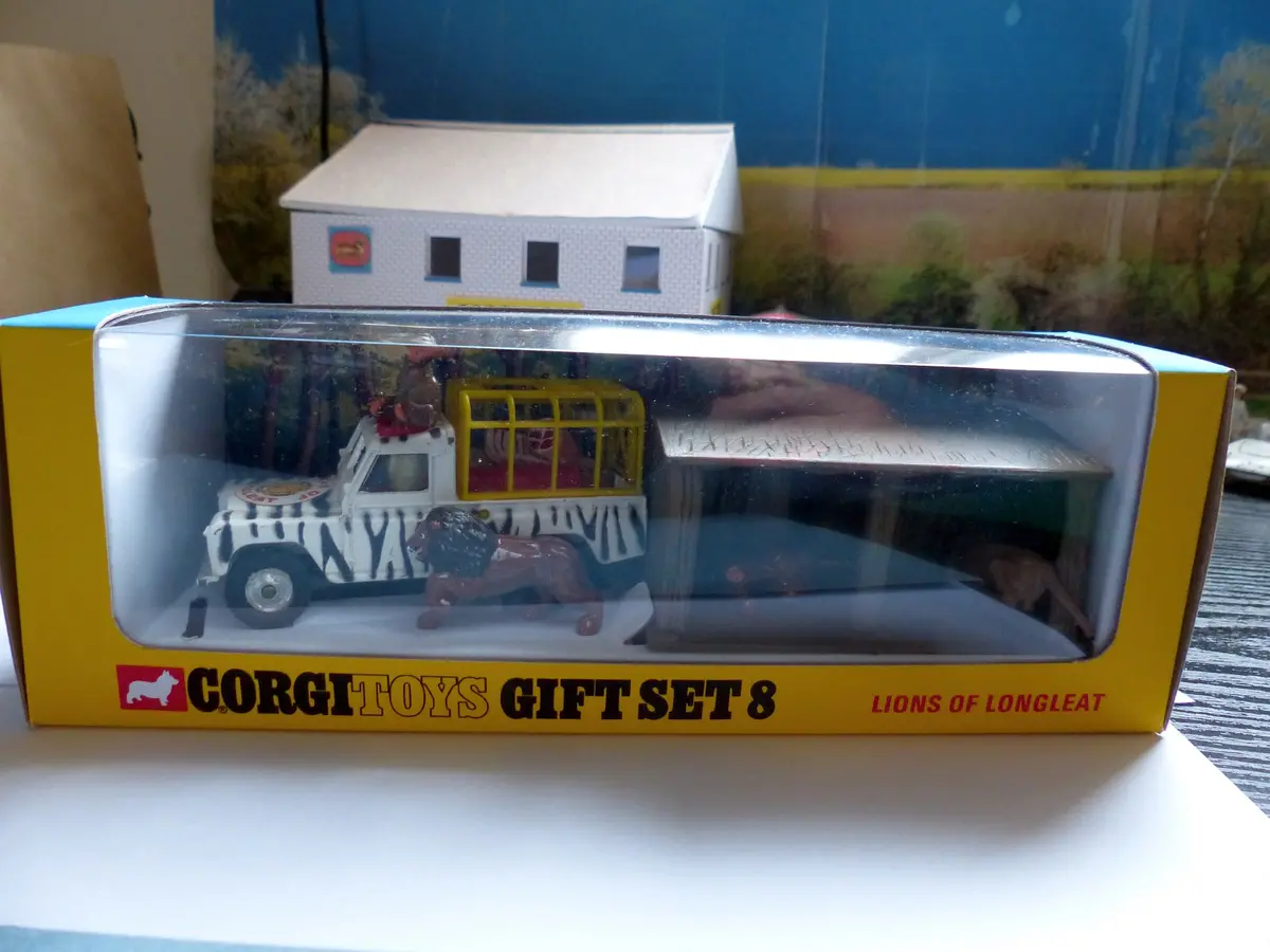 Gift Set 8 Lions Of Longleat Land Rover Complete With Box 1